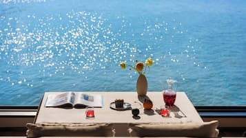 Romantic Double Room | Desk, free WiFi, bed sheets