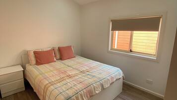 6 bedrooms, WiFi, bed sheets