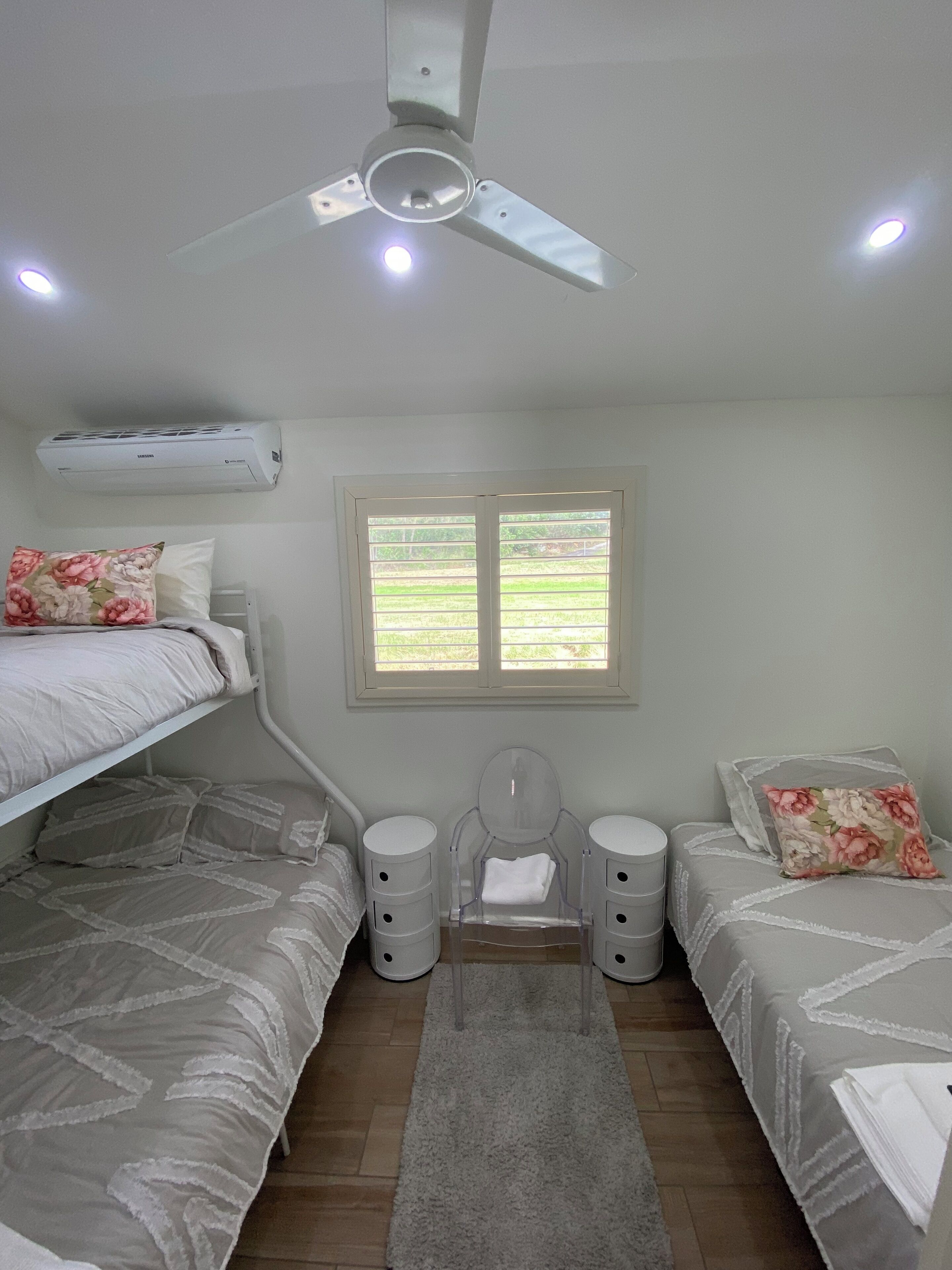 6 bedrooms, WiFi, bed sheets