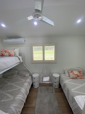 6 bedrooms, WiFi, bed sheets