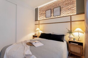 2 bedrooms, iron/ironing board, WiFi, bed sheets