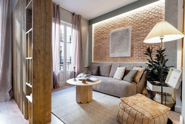 TV - Marea - 2 bedrooms in Trafalgar (Madrid)