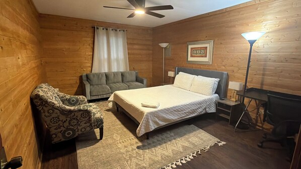 4 bedrooms, desk, iron/ironing board, WiFi