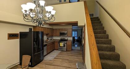 Spacious 4-bedroom townhome in amazing Round Lake Beach with AC, WiFi