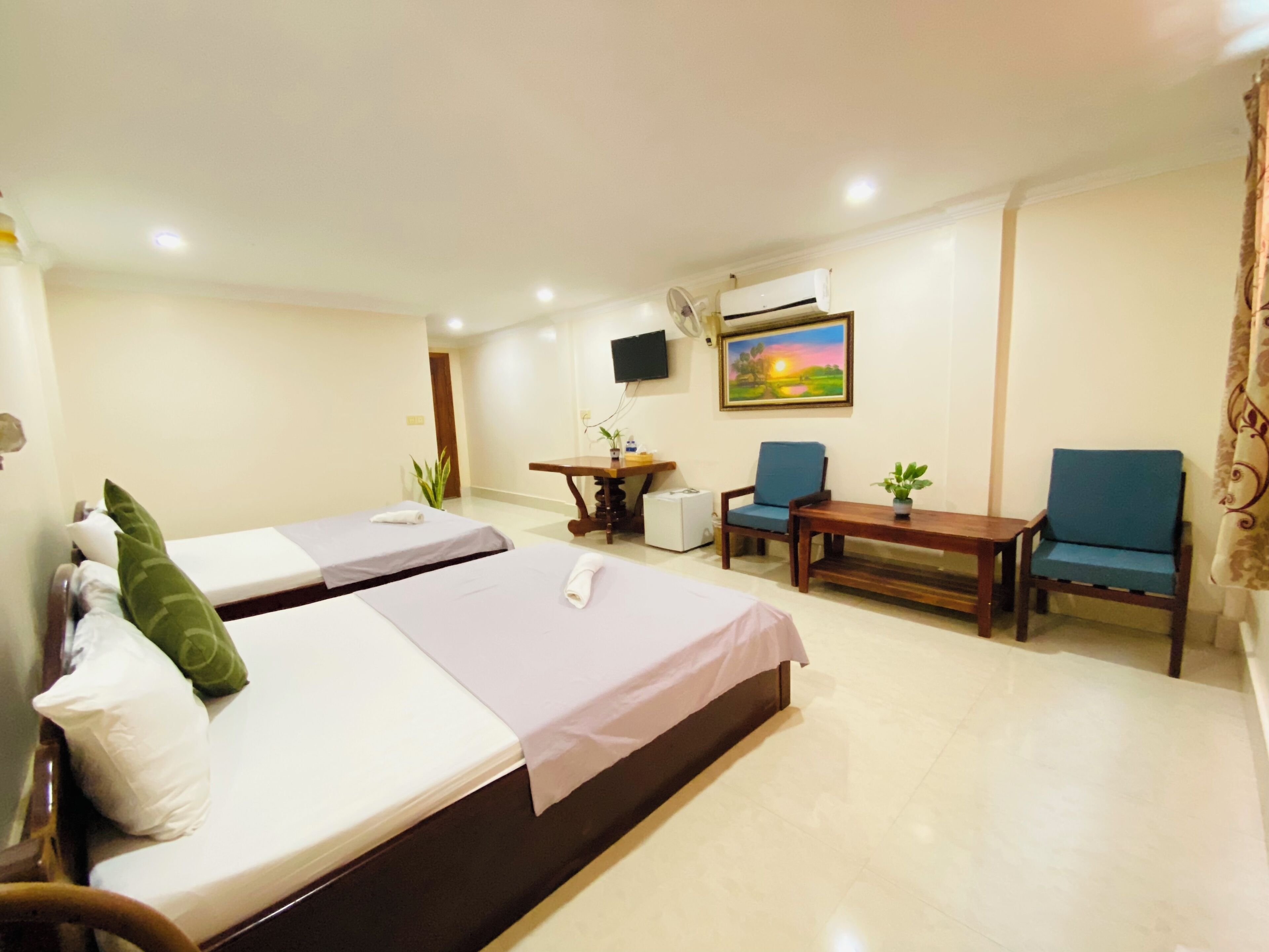 Habitación familiar | Edredón, escritorio, wifi gratis y ropa de cama 