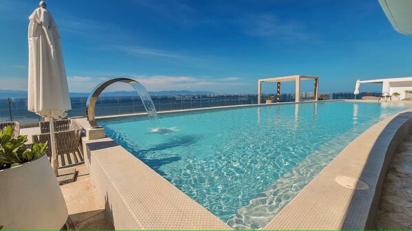 Piscine extérieure, piscine chauffée