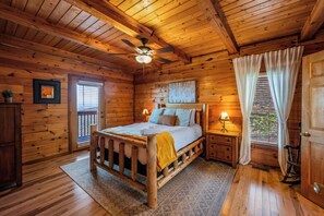 3 habitaciones, escritorio y tabla de planchar con plancha 