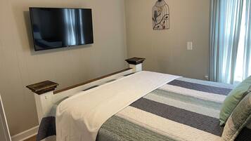 2 bedrooms, iron/ironing board, free WiFi, bed sheets