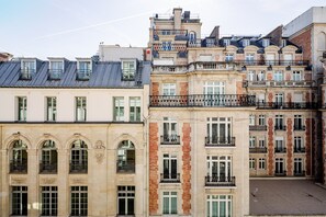 Exterior - Blueground | St-Philippe, doorman, nr Champs (Paris)