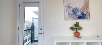 Beautiful 5- Bedroom Boho-Chic Townhouse at Richmond Hill