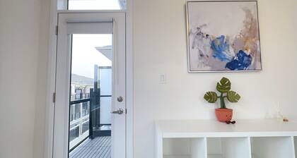 Beautiful 5- Bedroom Boho-Chic Townhouse at Richmond Hill