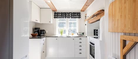 Fridge, microwave, oven, cookware/dishes/utensils