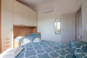 2 bedrooms, WiFi, bed sheets