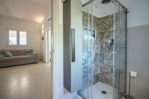 Dusche, Haartrockner, Bidet