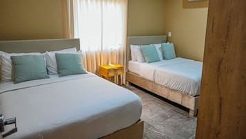 Caja de seguridad en la habitación y escritorio