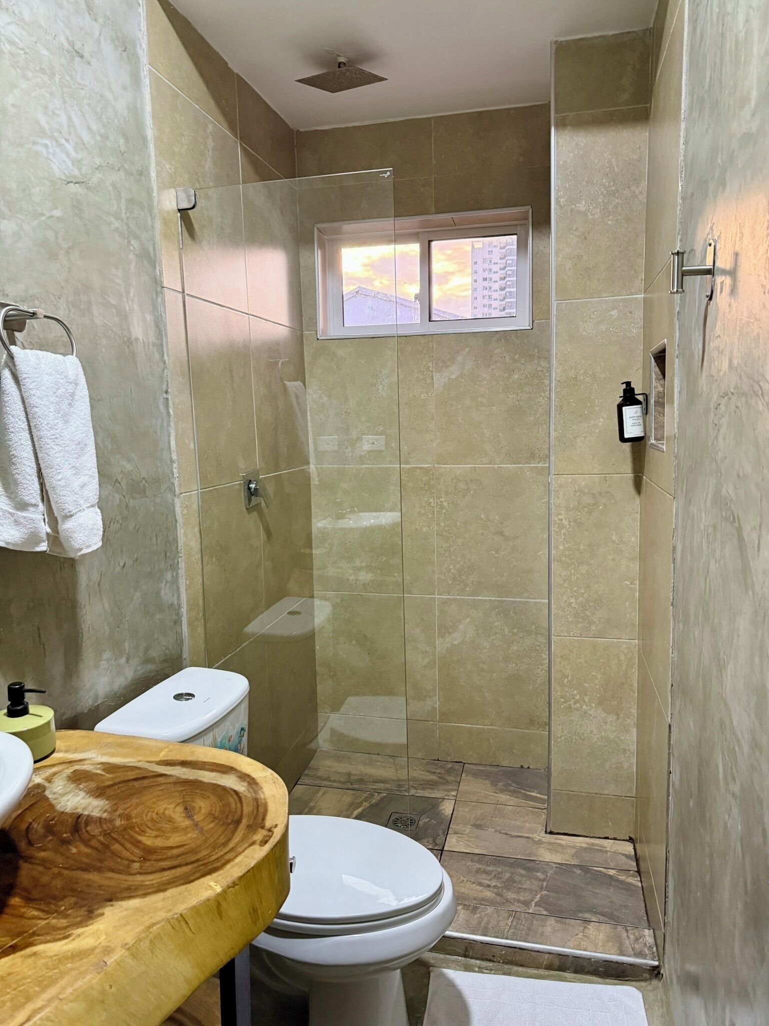 Habitación empresarial doble de uso individual | Baño | Toallas 