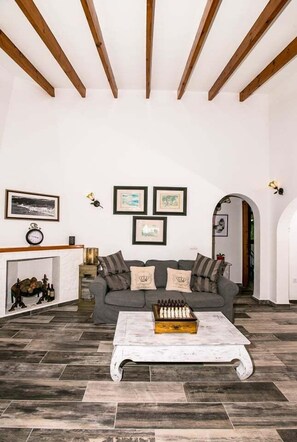 TV, table tennis, books - Serene Stay in Benissa (Benissa)