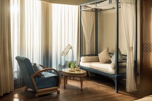 Suite Studio Luxe, patio, vue plage (Soul Legacy) | 1 chambre, minibar, coffres-forts dans les chambres