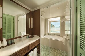 Signature Suite | Bathroom | Combined shower/tub, hair dryer, slippers, towels - Bhaya Soul Cruise (Ha Long)