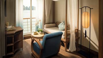 Rom (Symphony Suite) | Minibar, safe på rommet og barnesenger (inkludert)