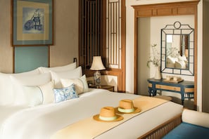 Soul Legacy Suite | Minibar, in-room safe, free cribs/infant beds, rollaway beds