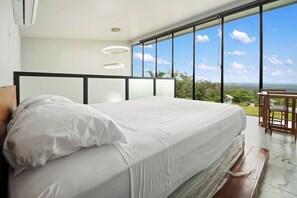 2 bedrooms, desk, WiFi