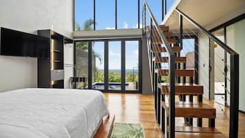 2 bedrooms, desk, WiFi