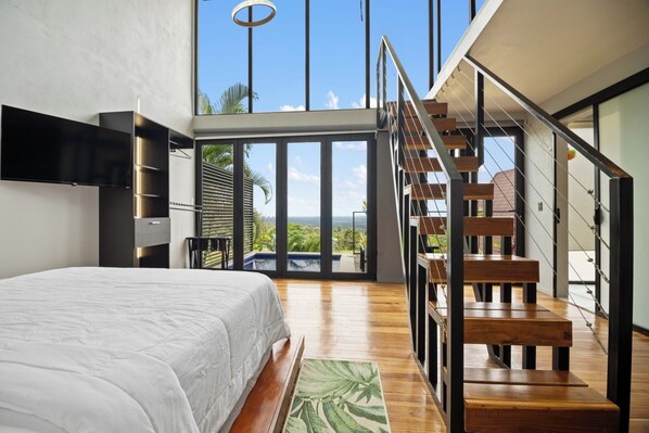 2 bedrooms, desk, WiFi