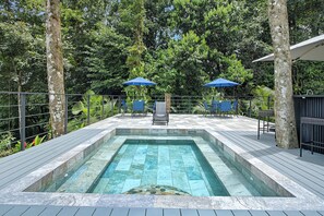 Pool - Tranquil 2BR jungle bungalow – Sleeps 6, outdoor dining, near volcano (La Fortuna)