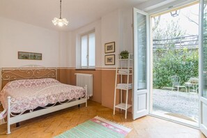 2 chambres, fer et planche à repasser, Wi-Fi, draps fournis