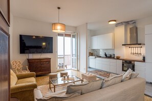 Living area - GuestHost - Spacious and bright one-bedroom 90smq apartment on the fourth floor of a 70s building, with elevator, that can accommodate up to 4 paxThe apartment is located in the municipality of Civenna, just 7km from the center of Bellagio. Quiet locatio (Civenna)