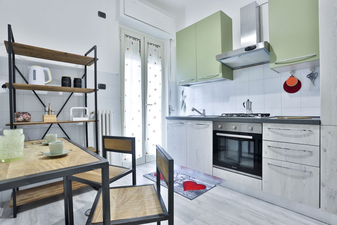 Fridge, oven, stovetop, electric kettle
