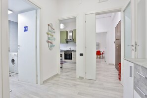Interior - GuestHost - Bright apartment that can accommodate up to 4 people in total comfort, equipped with all essential services, including a balcony with an enchanting glimpse of the sea. The entrance to the condominium is located just 150 meters from the beach, (Salerno)