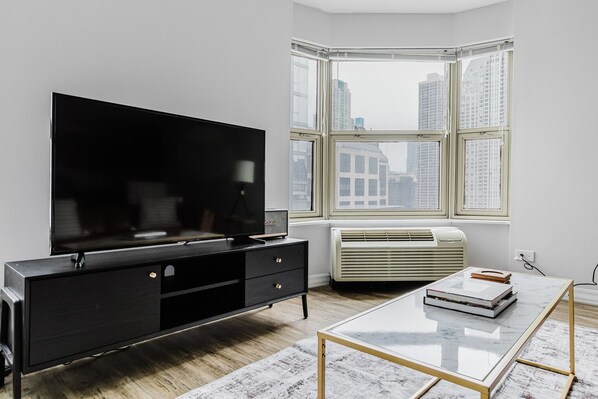 Télévision, chaîne hi-fi