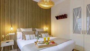 2 bedrooms, iron/ironing board, internet