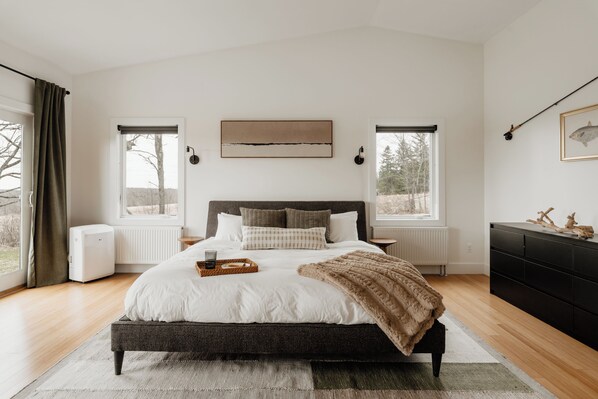 2 bedrooms, desk, iron/ironing board, travel cot