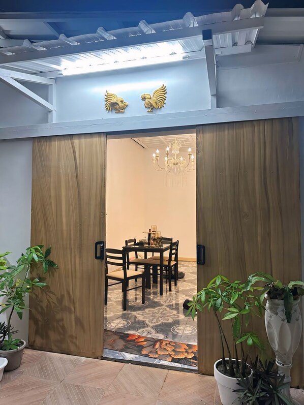 Dining - 3-bedroom house in lovely Legazpi City with WiFi, AC. Enjoy your stay (Legazpi City)