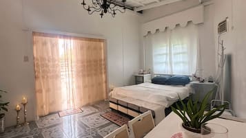 3 chambres, coffres-forts dans les chambres, fer et planche Ă repasser