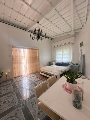 3 多间卧室、客房内保险箱、熨斗/熨衣板、WiFi