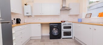 4 Guests - Free Parking - Near Attractions