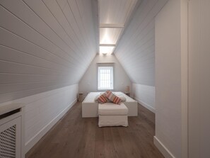 3 chambres, fer et planche à repasser