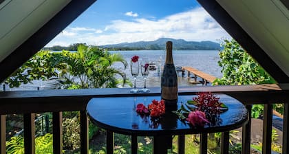 Toahere Beach House - Beachfront - Pool - Pontoon
