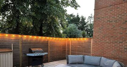 Thames Ditton Apt - Sleeps 6 - Garden & Bbq
