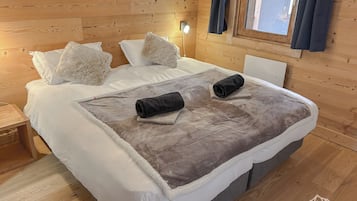 5 bedrooms, WiFi, bed sheets