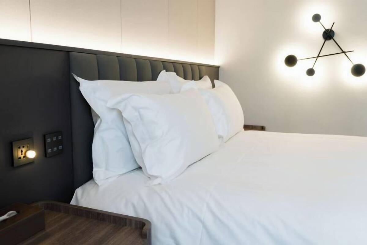 Free WiFi, bed sheets