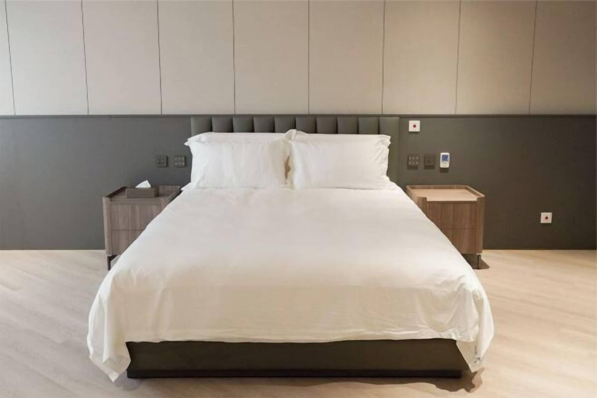 Free WiFi, bed sheets