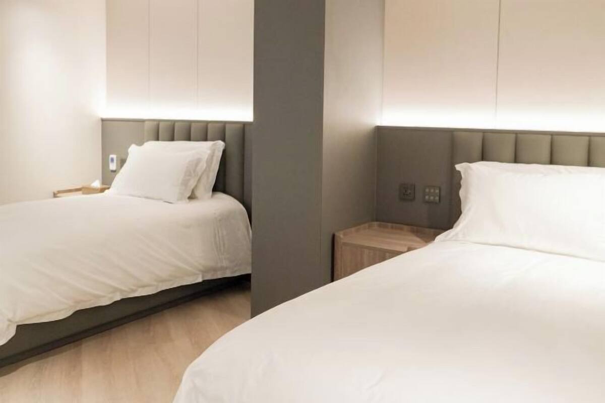 Free WiFi, bed sheets