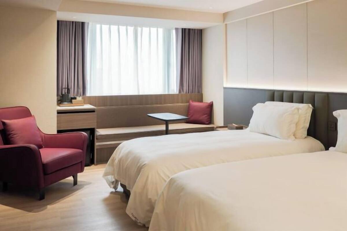 Free WiFi, bed sheets