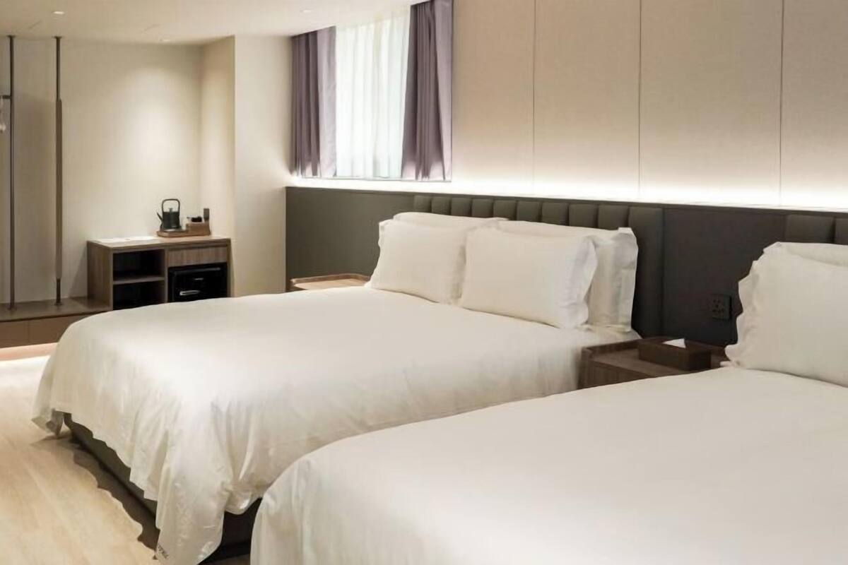 Free WiFi, bed sheets