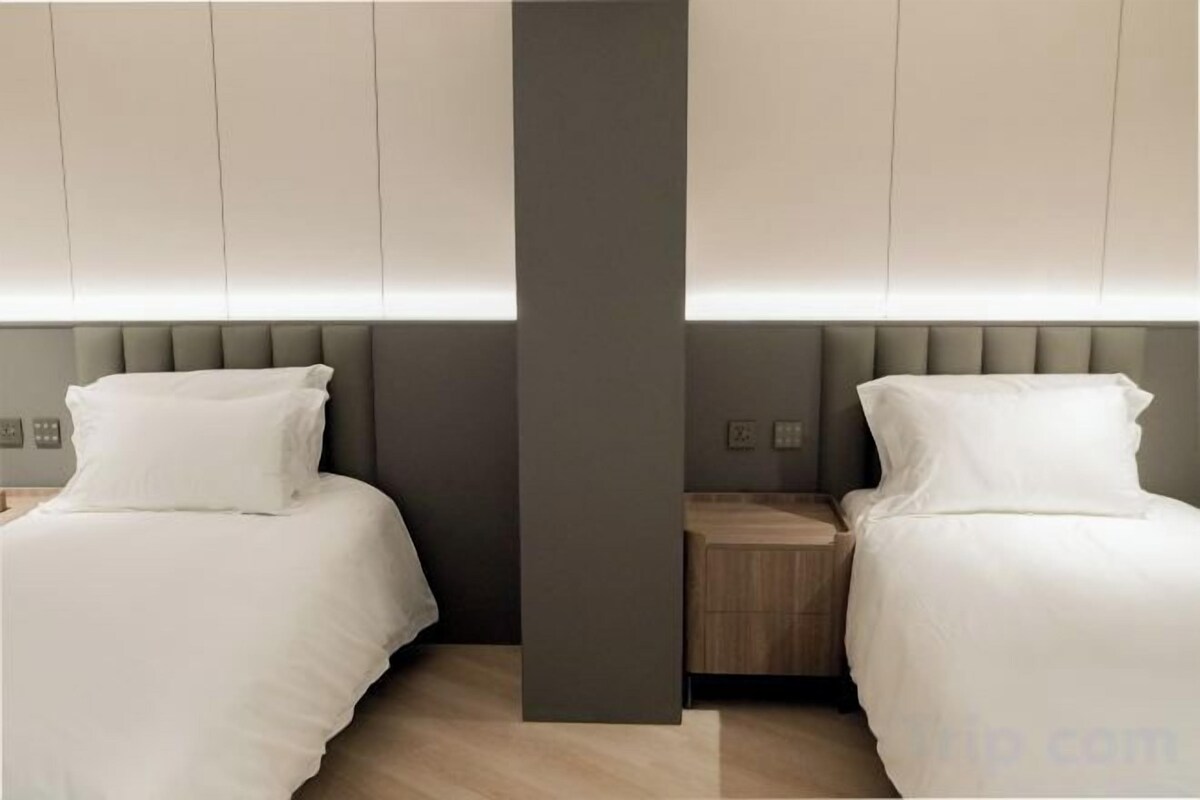 Soundproofing, WiFi (free), bed sheets